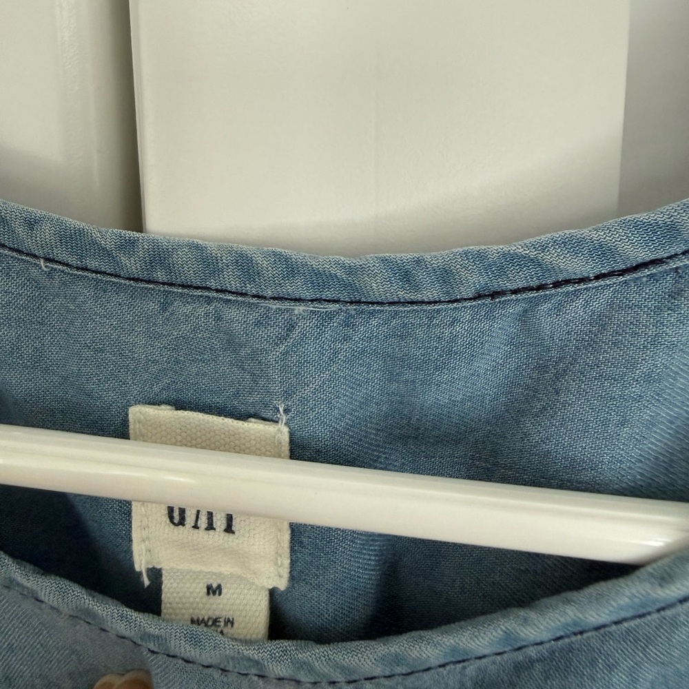 GAP Women's Chambray Ruffle Sleeve Top - Picture 3 of 9
